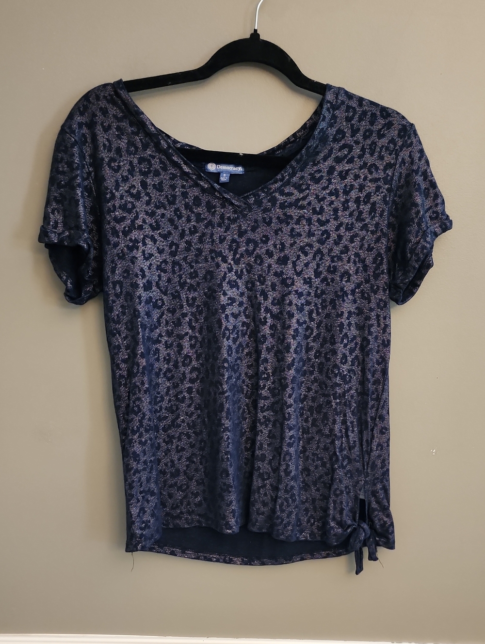 Democracy Navy Metallic Leopard V‑Neck Short Sleeve Top